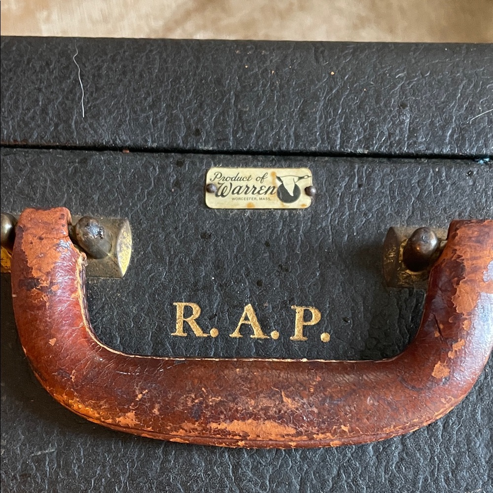 VINTAGE PRODUCT OF WARREN Suitcase 🧳 - Picture 3 of 15